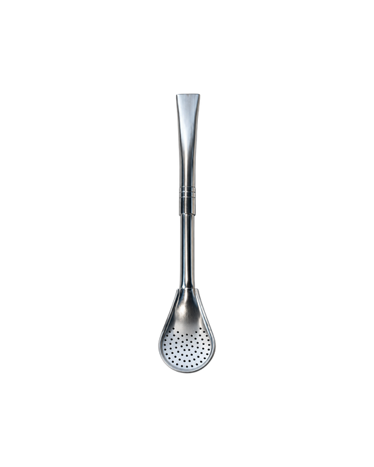 Bombilla Mate Club de acero inoxidable con 17cm de largo, pico curvado reforzado y filtro de perforaciones precisas.