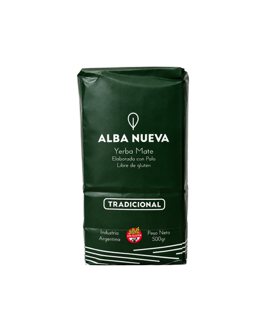 Paquete de 500g de yerba mate Alba Nueva Tradicional de Mate Club, con diseño en color verde oscuro.
