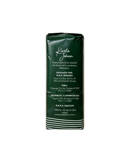 Parte trasera del paquete de yerba mate Alba Nueva Tradicional de Mate Club con información técnica y legal