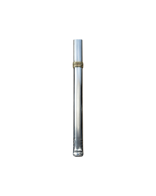 Bombilla chata Mate Club de acero inoxidable con detalles decorativos en bronce y diseño recto para mate
