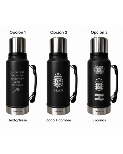 Termos Mate Club de 1 litro en color negro con media manija, disponibles con grabados personalizados de Argentina.