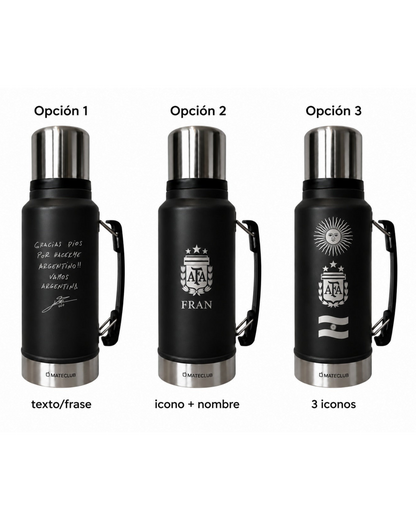 Termos Mate Club de 1 litro en color verde con opciones de grabado personalizado, manija lateral y tapa metálica.