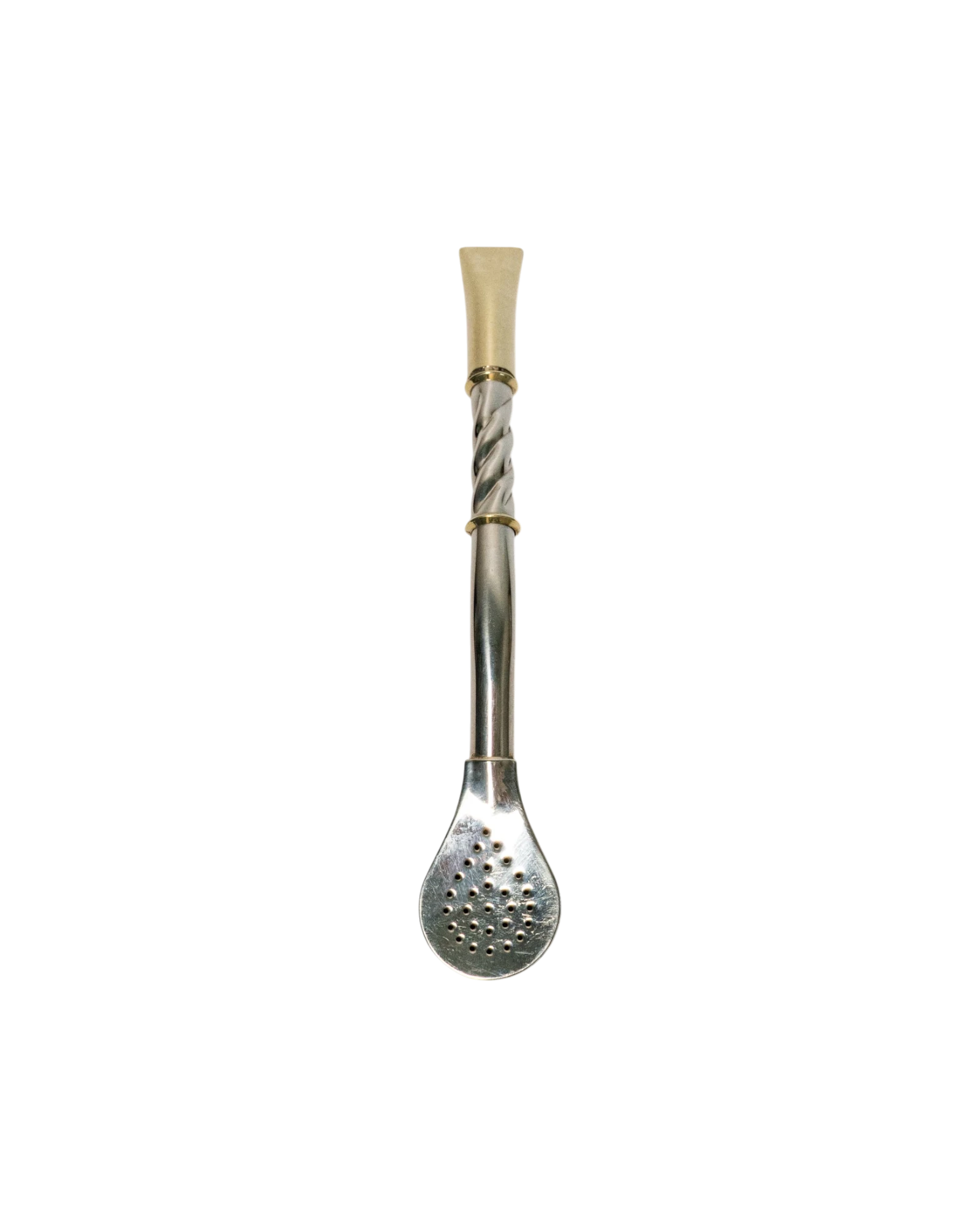 Bombillón de alpaca torneado de 19 cm con detalles dorados y filtro de agujeros finos. Mate Club.