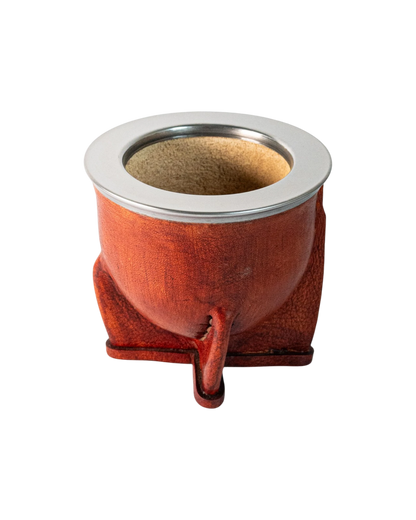 Mate Camionero de calabaza natural forrado en cuero vacuno marrón con virola de acero inoxidable. Mate Club.