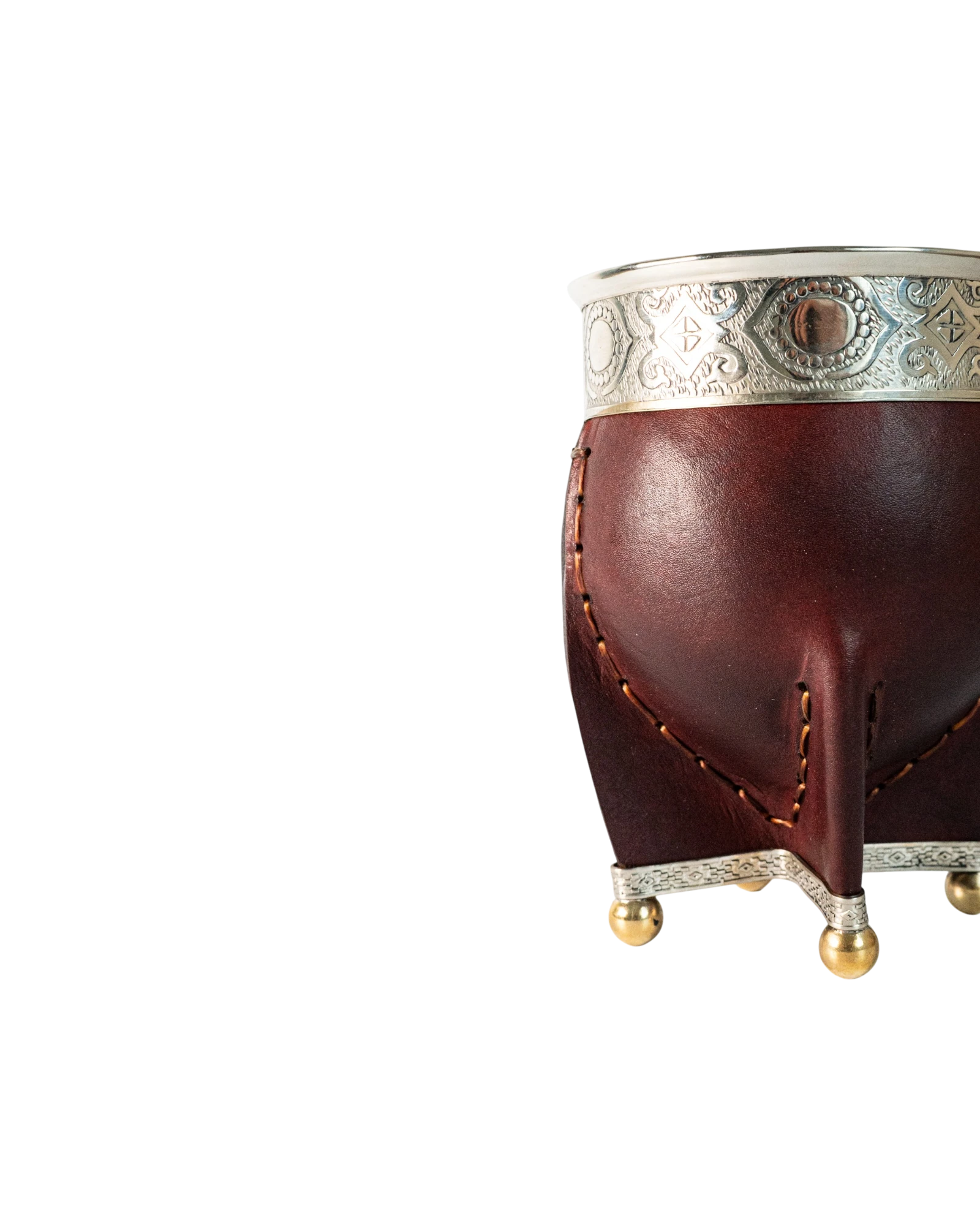 Mate Imperial Premium Borravino Cincelado de cuero marrón con detalles de alpaca labrada y base de bronce de Mate Club.