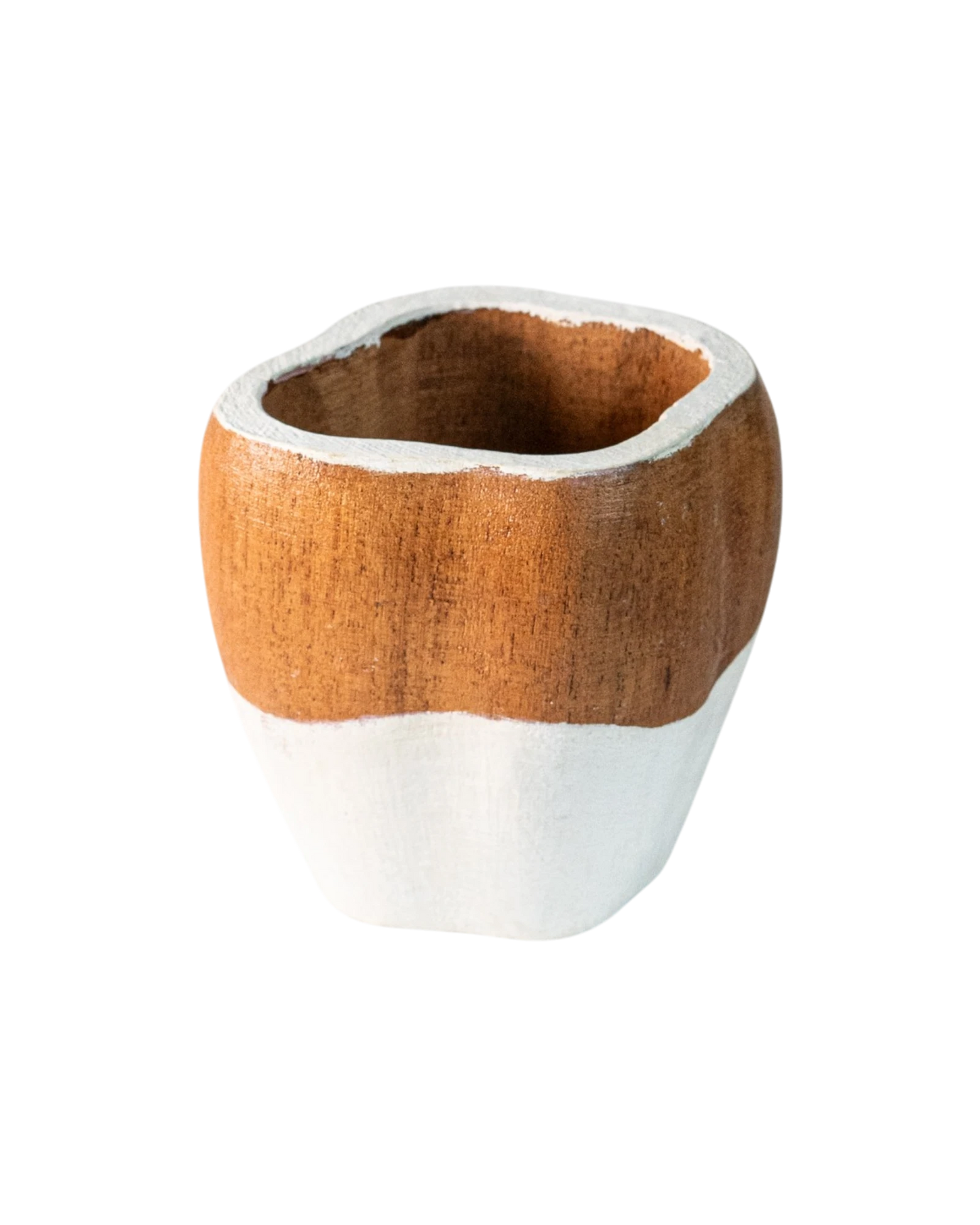 Mate Ranchero Irregular Blanco de madera de algarrobo pintado a mano por Mate Club, con bombilla de regalo.
