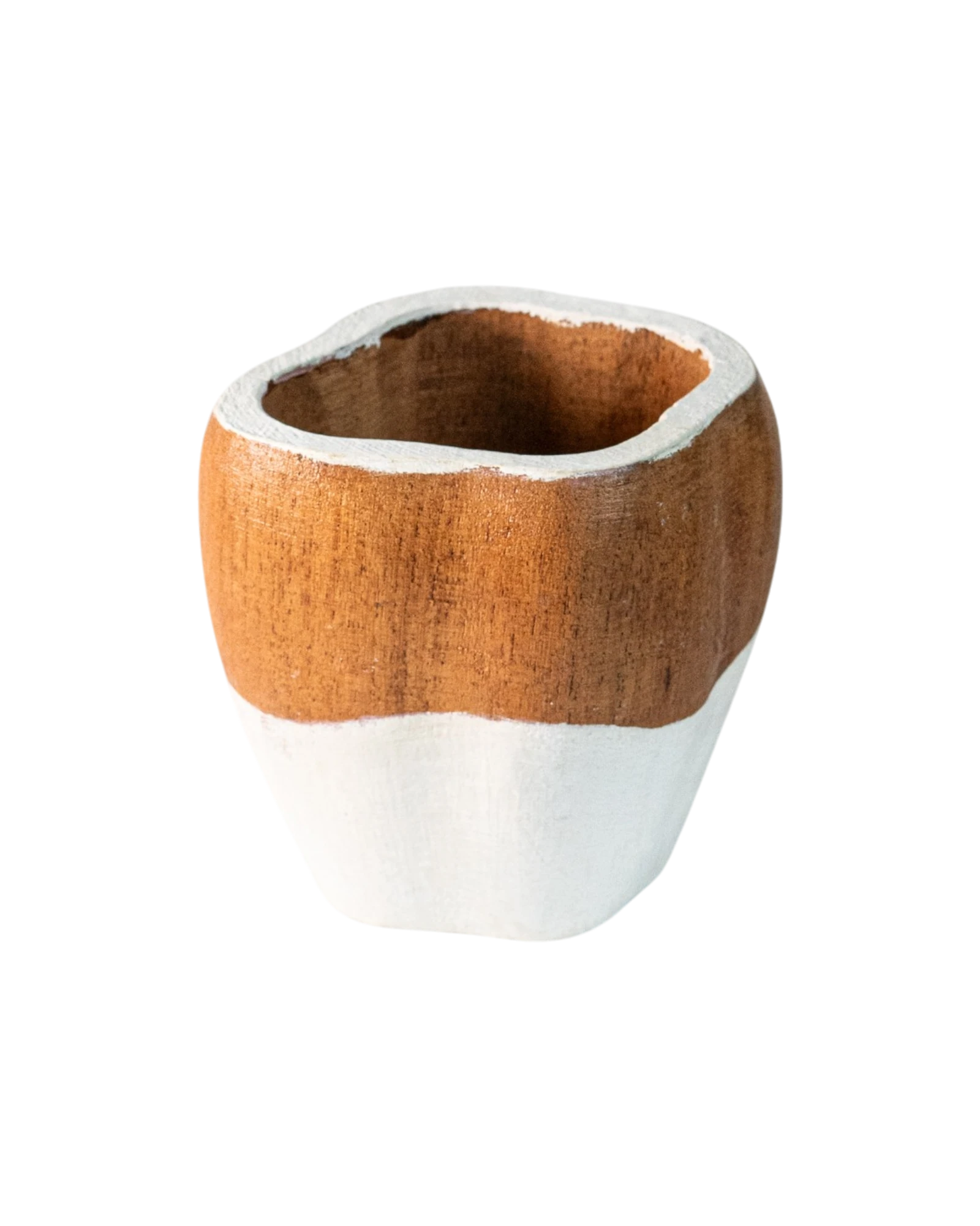Mate Ranchero Irregular Blanco de madera de algarrobo pintado a mano por Mate Club, con bombilla de regalo.