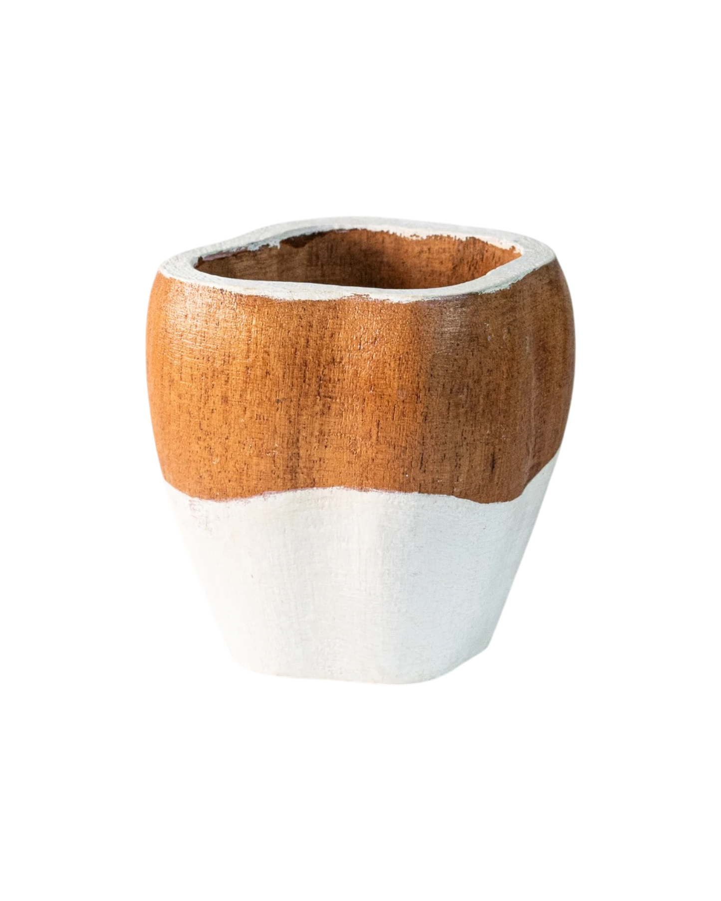 Mate Ranchero Irregular Blanco de madera de algarrobo pintado a mano por Mate Club, con bombilla de regalo.