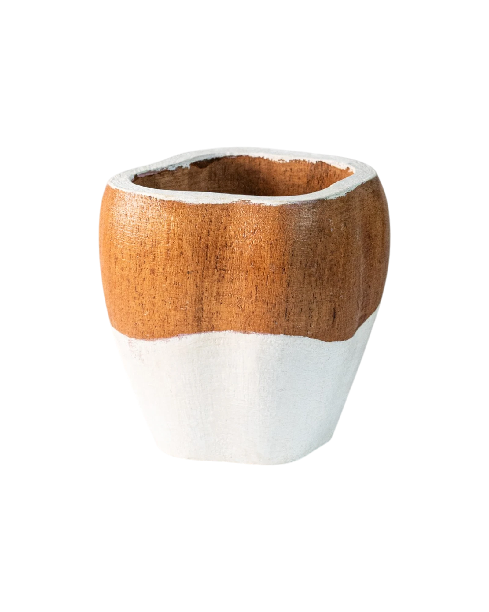 Mate Ranchero Irregular Blanco de madera de algarrobo pintado a mano por Mate Club, con bombilla de regalo.